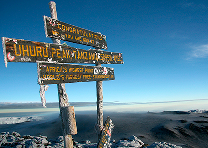 Afrikas højeste punkt, Uhuru Peak på toppen af Kilimanjaro